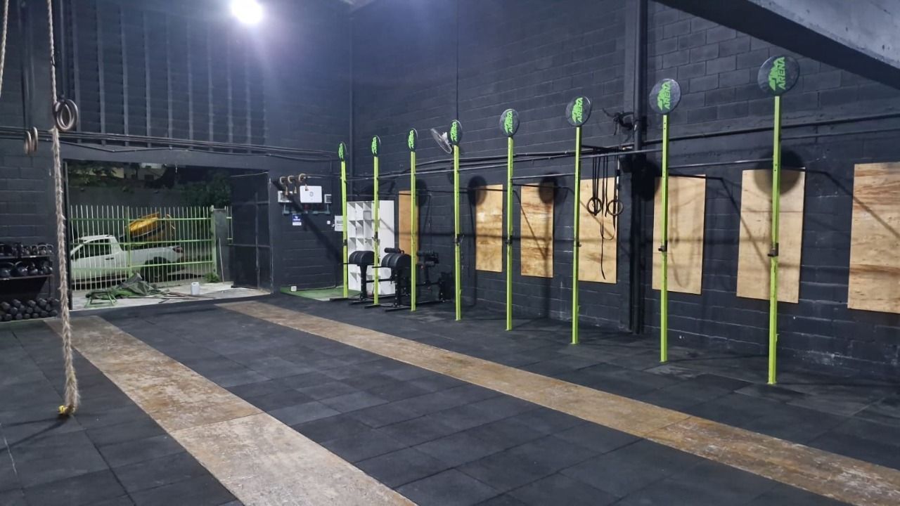 Estruturas e argolas da área de cross training
